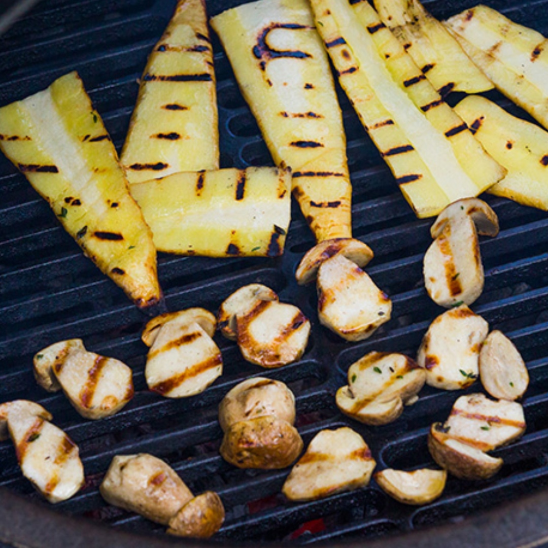 Půlkruhová litinová grilovací plotna BGE pro gril XL